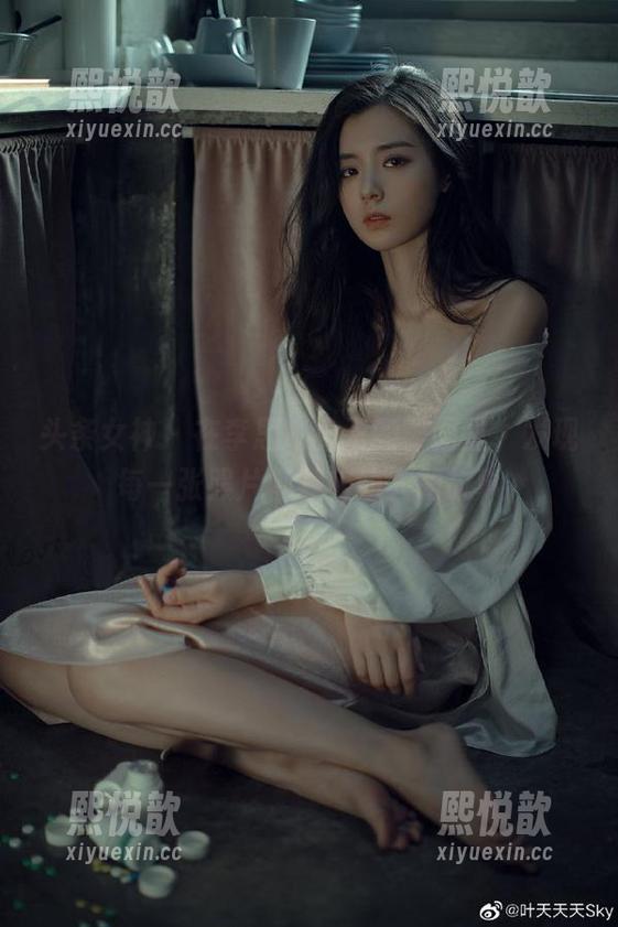 头条女神 - 在李思彤女王的美图里，发现每一张照片都藏着动人的故事