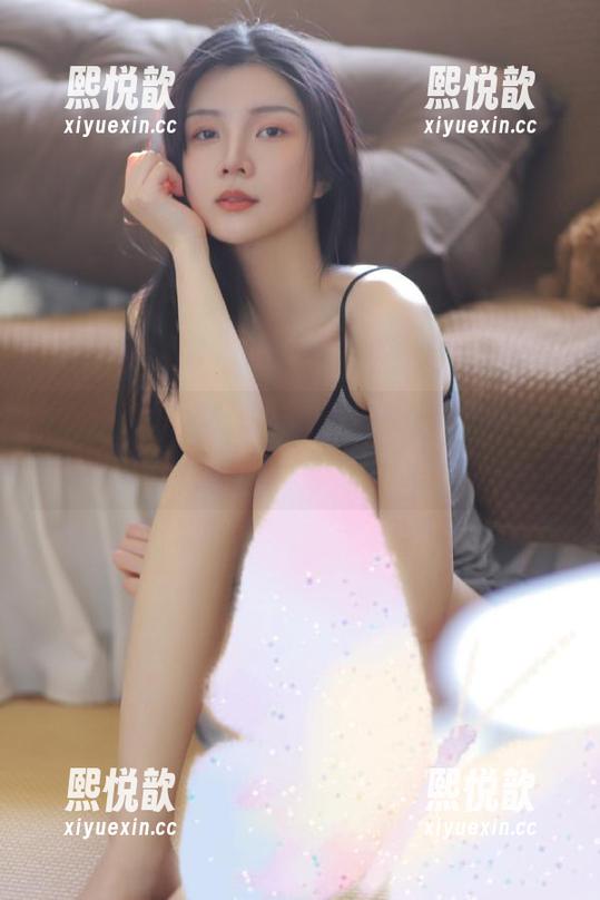 头条女神-杨漫妮baby 头条女神 - 不容错过的杨漫妮baby双马尾图包,下载独家写真带回家!