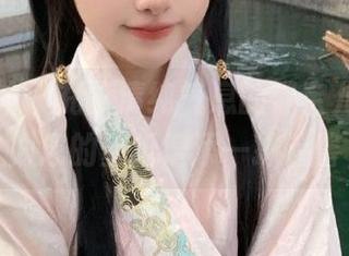 头条女神 – 充满清纯气息的瑞宝儿写真，为您的壁纸增添一抹温馨