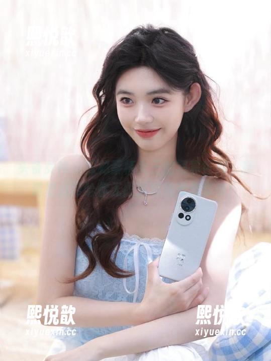 头条女神 - 探秘蔡楠女王的写真世界，精选壁纸带给你无限灵感和美感享受！