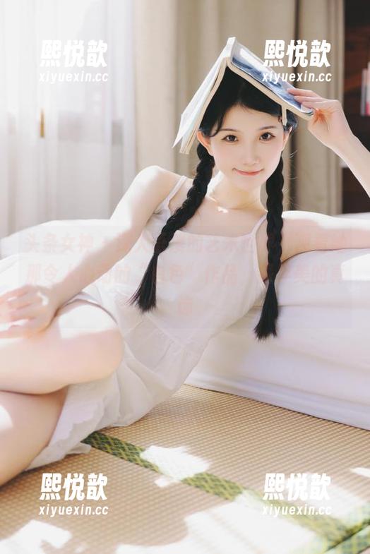 头条女神 - 深入语溪的艺术世界，观看她那令人心动的“白色”作品，探寻美的真谛