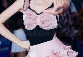 头条女神 – 郭忆然：白衬衫写真作品集，展现独特风格的原图视觉盛宴