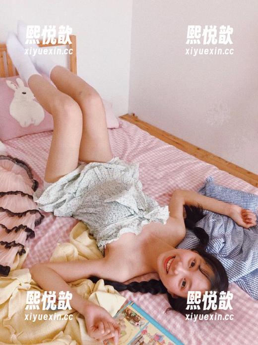 奈汐酱Nice黑丝写真精选：时尚与个性的完美结合，带你领略独特的美！