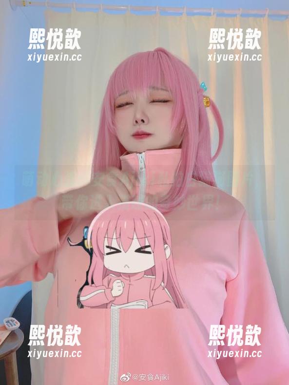安食Ajiki 萌动心弦:安食Ajiki私拍白猫猫图片,带你进入猫咪的奇妙世界!