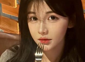 探索宋哈娜(송하나)的纯白世界：原图与图片分享她的视觉盛宴