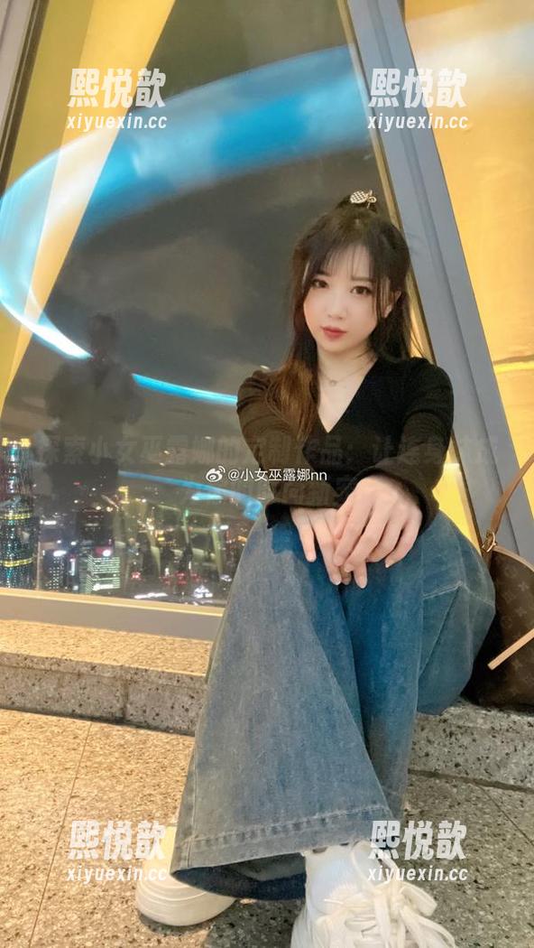 小女巫露娜 探索小女巫露娜的定制作品:让连身袜成为你的时尚新宠