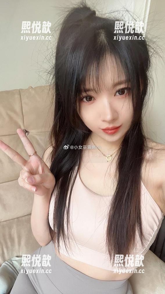 小女巫露娜 带你走进小女巫露娜的定制图集,体验奇幻剧情的视觉盛宴