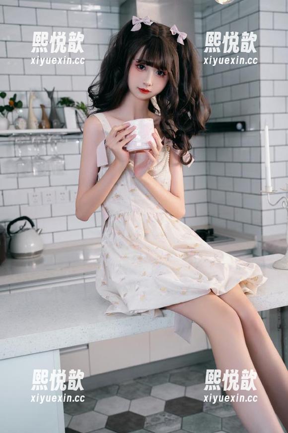 微密圈 - 一秒钟被小玉吃果冻的天使写真原图迷住，其实她还有许多更惊艳的瞬间！