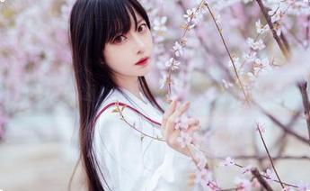 小鹿鹿shika毛衣风格分享：下载她的最新cos写真合集！