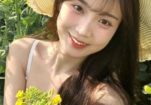 尤果网 – 倪叶腾水手服套图分享,尽享甜美与俏皮的青春风格