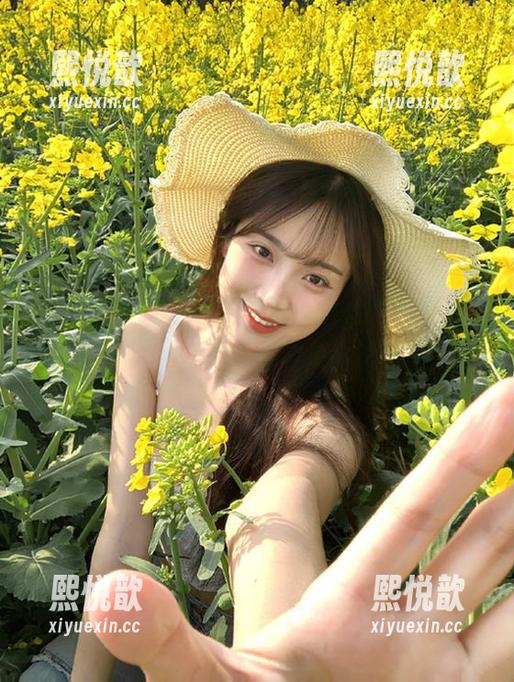尤果网 - 倪叶腾水手服套图分享，尽享甜美与俏皮的青春风格