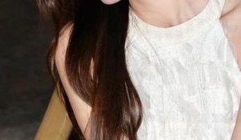 尤果网 – 奶茶Emily清纯高清合集：那些年我们一起追的清纯时光，快来感受她的魅力！