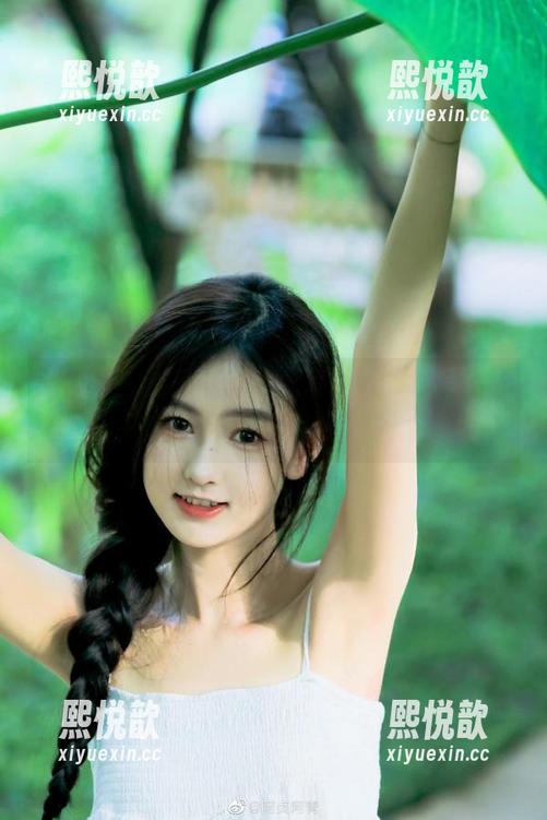 尤果网 - 游子熙的灰丝写真集，精选的让人一边拍手一边吐槽的艺术品！