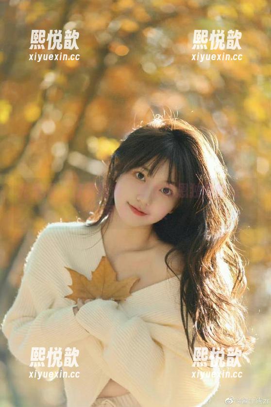 尤果网-莉恩 尤果网 - 打开网盘,欣赏莉恩独特的眼镜写真作品集