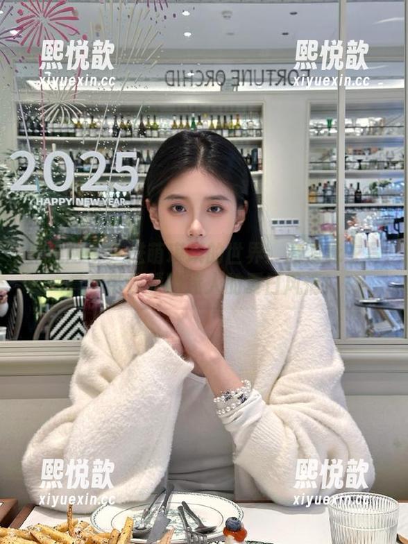 尤果网 - 走进萌琪琪的世界：高清泳衣写真集带你领略迷人的夏日风情！