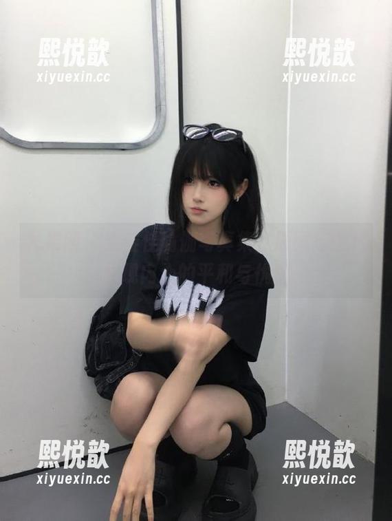 尤果网-金佳佳 尤果网 - 金佳佳瑜伽写真集,原图与图片展现内心的平和与优雅