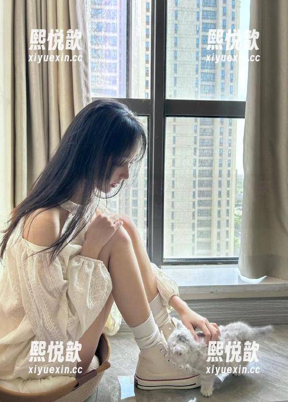 尤蜜荟-姝姝妹妹 尤蜜荟 - 绝美的姝姝妹妹白衬衫写真,来欣赏这套图的时尚之旅!