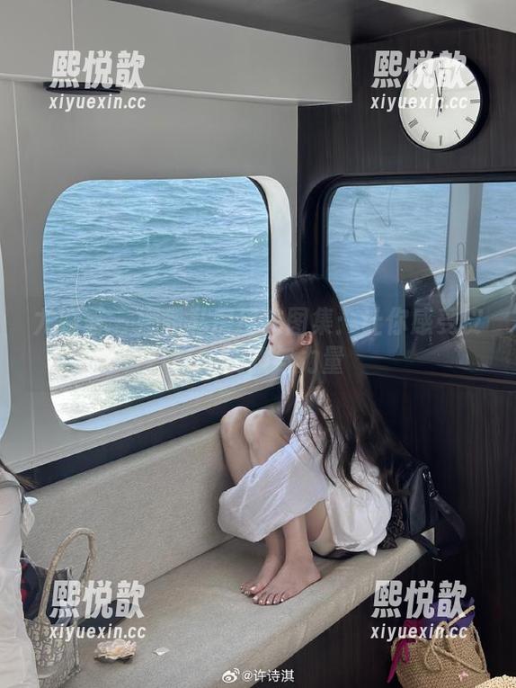 尤蜜荟 - 娜露私房皮衣图集：让你感受皮革的优雅与力量