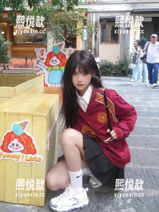 尤蜜荟 - 是小逗逗清纯气质照片集，精彩作品网盘下载，即刻享受视觉盛宴！