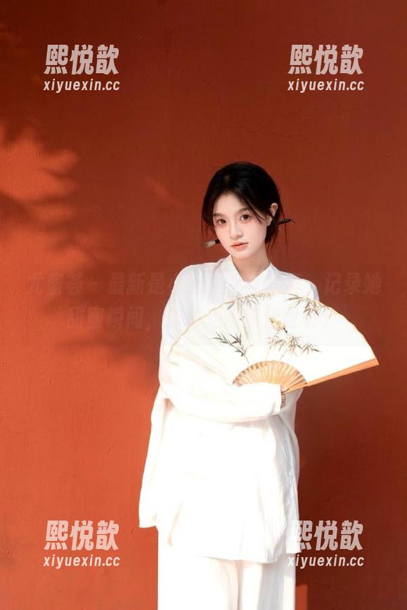 尤蜜荟 - 最新是小逗逗女孩写真，记录她甜蜜瞬间，仿佛走进童话世界！