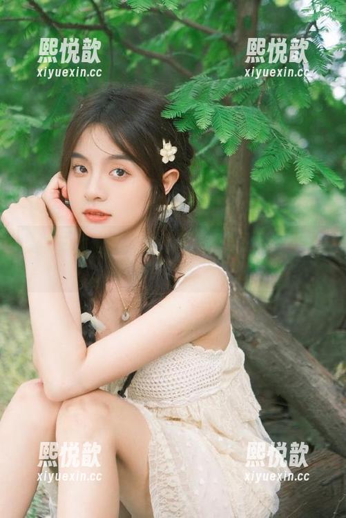 屿鱼 黑丝死库水的魅力无限,屿鱼最新写真让你目不暇接