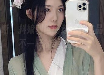 福利不断!抖娘利世的连体衣作品,展现不一样的时尚风采