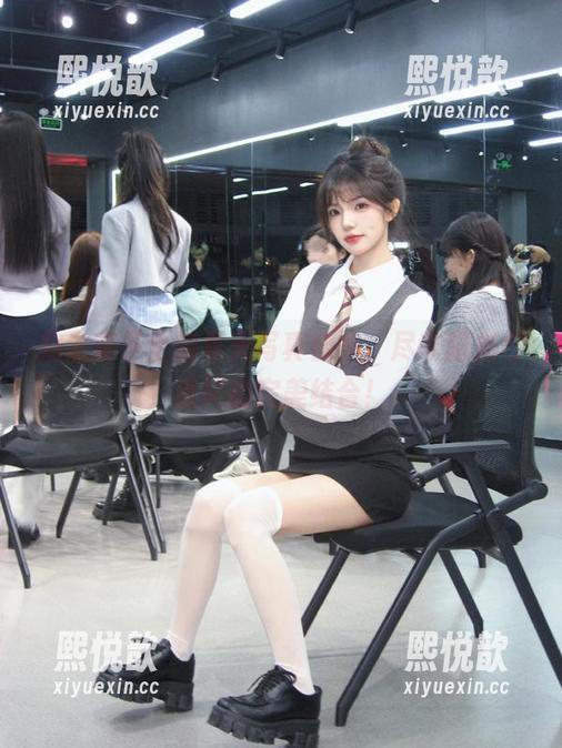抱走莫子 抱走莫子全新夏天写真合集,尽享阳光与清风的完美结合!