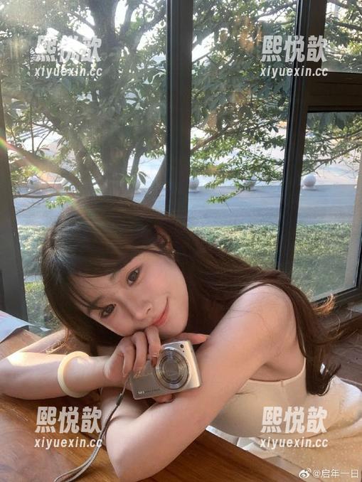 推女神 - 探索Akiki朱若慕的全套护士写真原图，感受她的甜美与职场风采