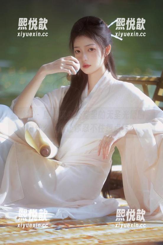 星颜社-唐思琪 星颜社 - 唐思琪办公室里的无圣光原图,为什么总能让你忍不住想点赞?