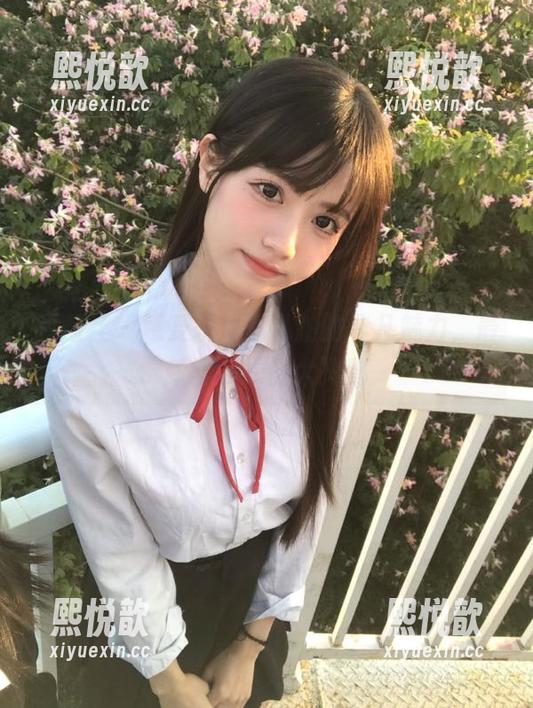星颜社 - 感受姚沐迪私拍的非凡魅力，最新套装原图大揭秘