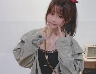 是依酱吖专属全套私人拍摄图，立刻下载，收获满满惊喜！