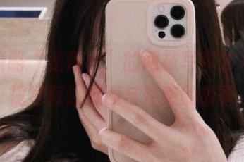 在线领略“是青水”的网袜写真艺术，用视觉叙述时尚与性感的故事