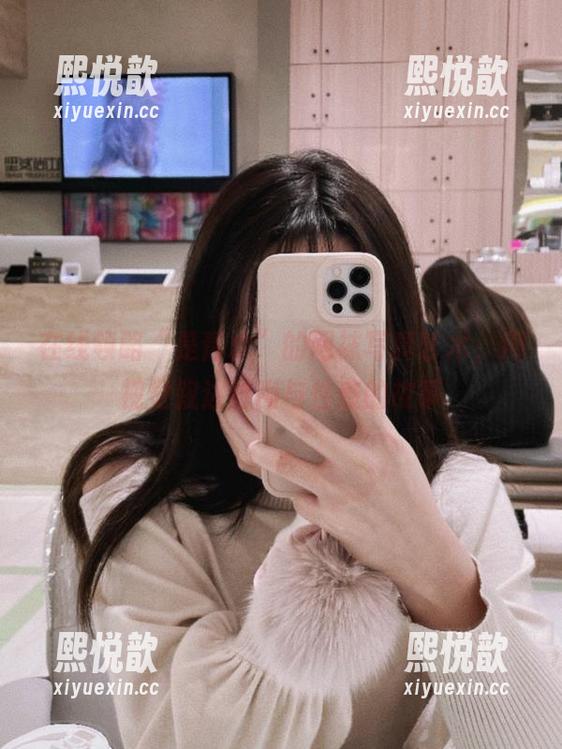 在线领略“是青水”的网袜写真艺术，用视觉叙述时尚与性感的故事