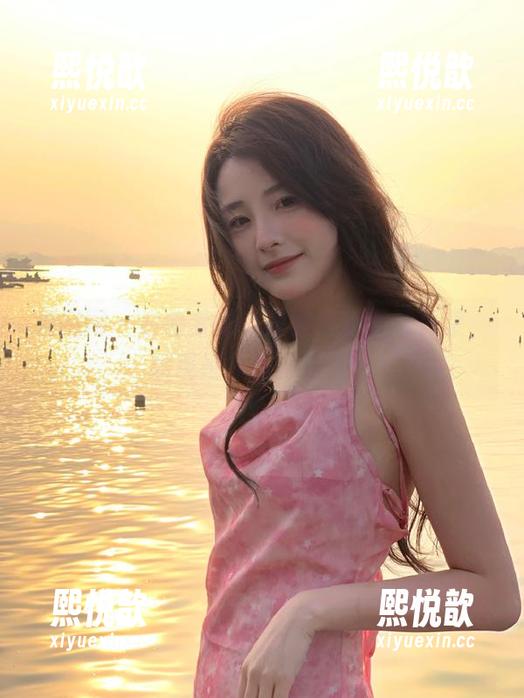 果团网 - 白色梦境：莫雅淇最新写真集，展现她的独特魅力！