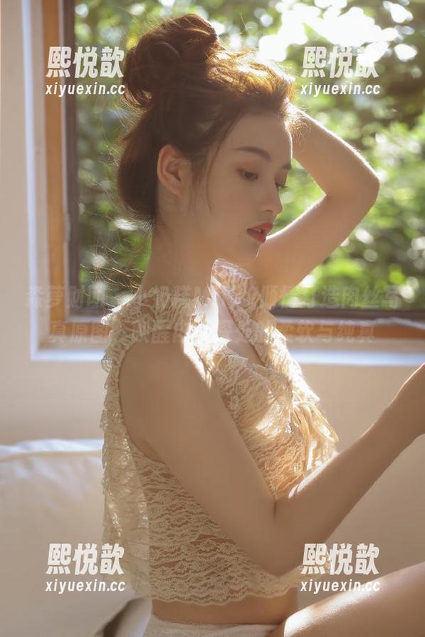 森萝财团-小奶糕Milky 森萝财团 - 小奶糕Milky倾情打造肉丝写真原图,唤醒内心深处的柔软与纯真