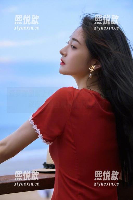 森萝财团献上盛宴：黑白少女原图图集，深邃的黑白展现心灵的共鸣