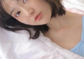 森萝财团全新高清眼镜白丝女仆写真,免费下载体验前所未有的魅力与风情!