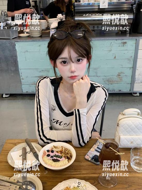 模范学院-唐琪儿Beauty 模范学院 - 唐琪儿Beauty带你探索制服艺术,细腻原图写真合集不容错过!