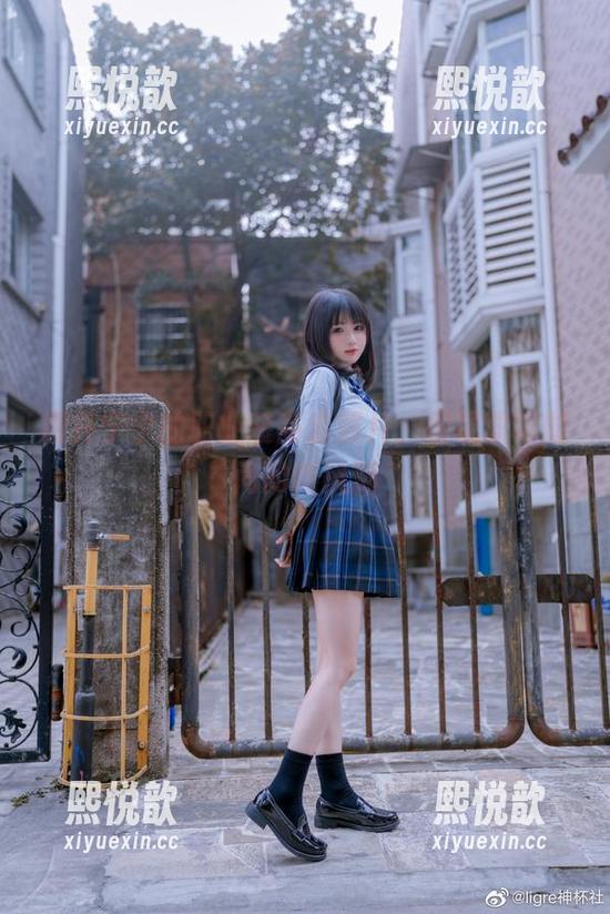 樱井宁宁的职业装高清照片，展现职场时尚的新风潮