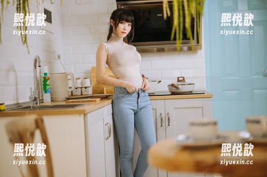 汪知子 在线欣赏汪知子华丽校服写真,展现个性与魅力