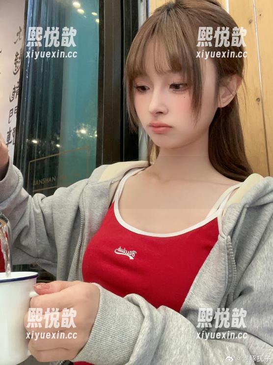 河豚抚子毛衣写真，原图壁纸为你呈现绝美冬季风格