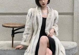 在渡边早季Saki的蕾丝私拍中，美图展现她的娇柔气息