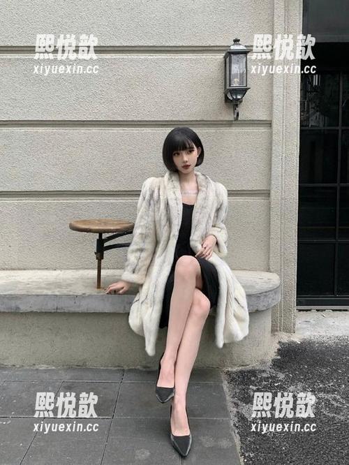 在渡边早季Saki的蕾丝私拍中，美图展现她的娇柔气息