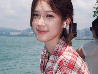 爱美足 – 来吧，加入芳芳的清纯世界，海量套图免费下载等你享受！
