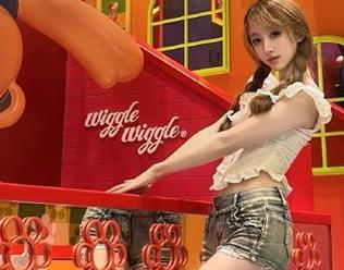 爱蜜社 – 王曼妮好Q制服作品集分享：每一张都展现独特的风格