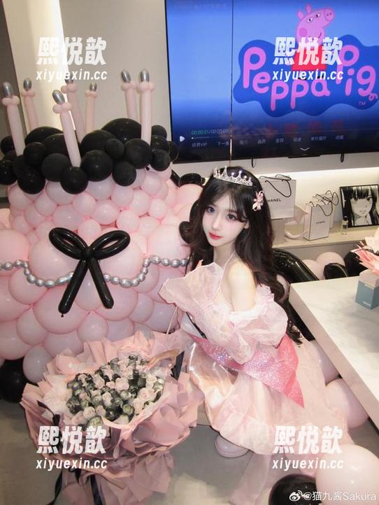猫九酱的办公室魅力：从原图到图册，揭开职场的另一面