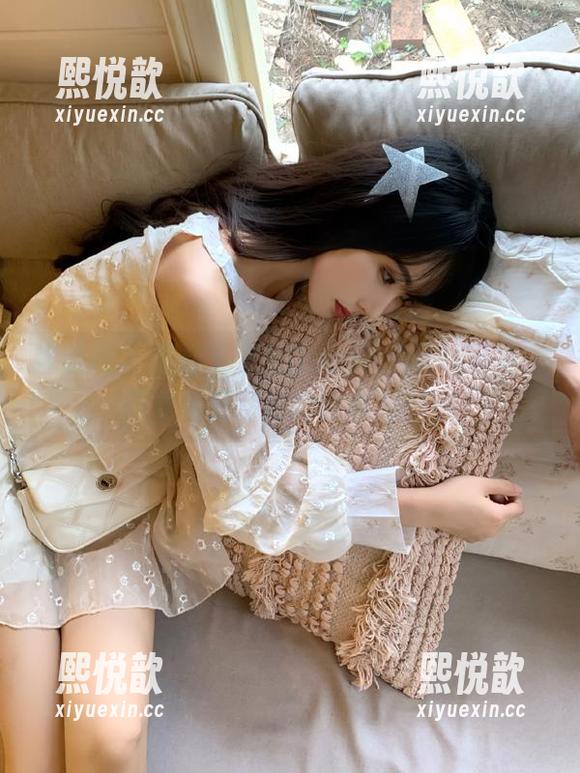 猫萌榜 - 观看王婉悠Queen的丝袜写真，探索美丽背后的故事与创意