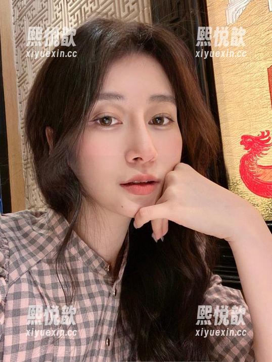 白银81的丝袜写真照片合集：每张都如同小精灵般，让人心动不已！