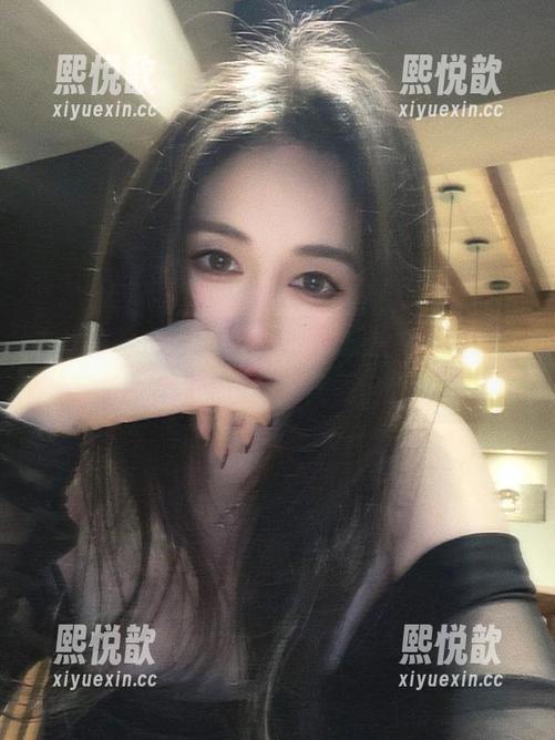 白银81 在线体验白银81泳装的清新魅力,精彩图片带你走进她的美丽世界!