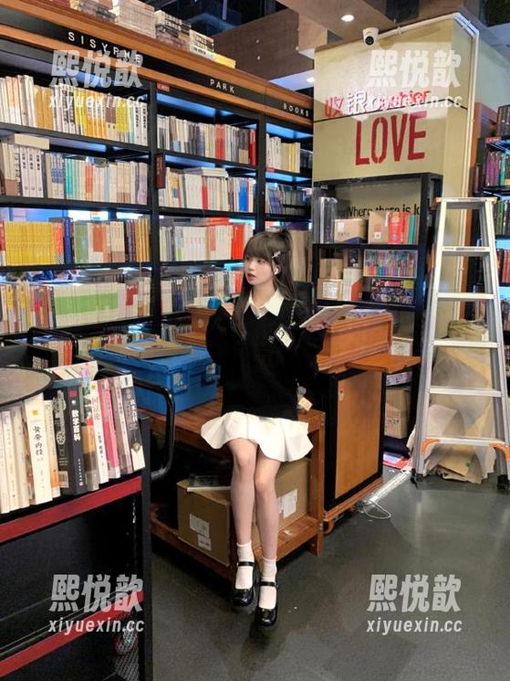 微密圈 - 不容错过的白龙猫女甜心写真，立即免费下载，领略美的艺术！